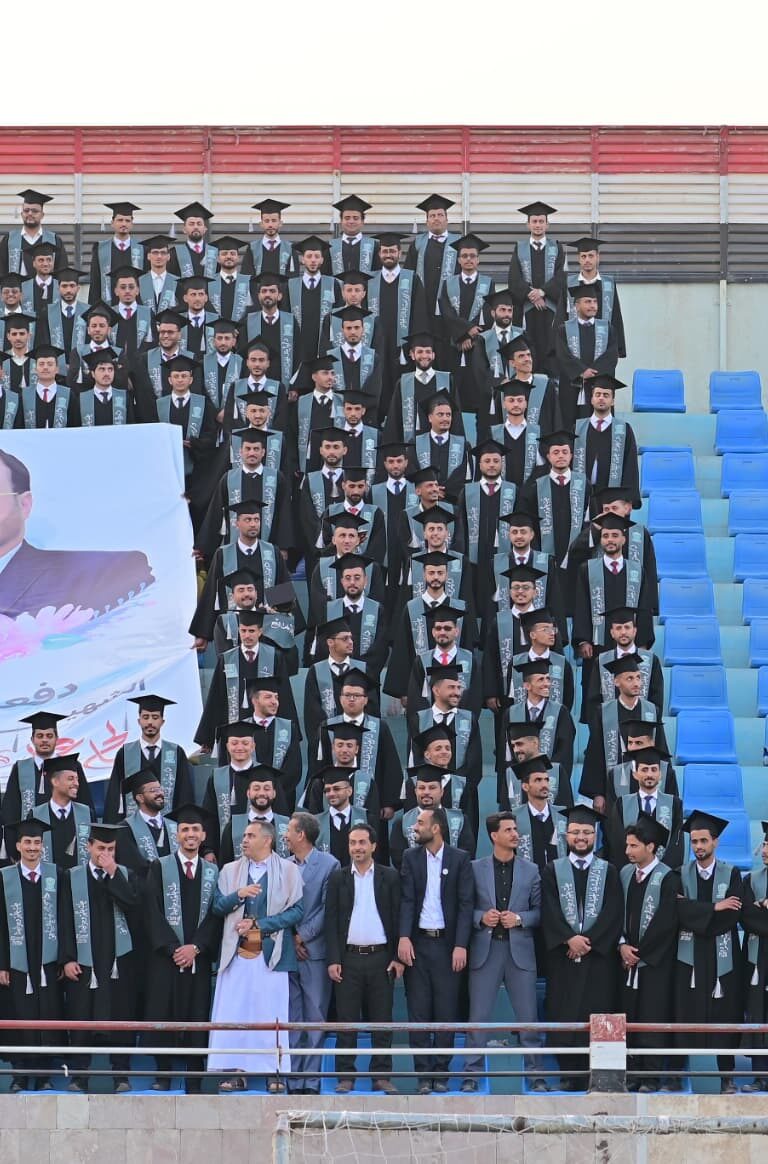 معالي رئيس الجامعة الأستاذ الدكتور مجاهد علي معصار, ومعه نائبه للشؤون الأكاديمية الأستاذ الدكتور مطيع ابو عريج وعميد كلية الطب الأستاذ الدكتور سلوى الغميري,  يطلع على التجهيزات والترتيبات لحفل تخرج الدفعة الثالثة من كلية الطب والمزمع اقامته يوم الاثنين القام 2 /2 / 2025م في نادي الوحدة بصنعاء..