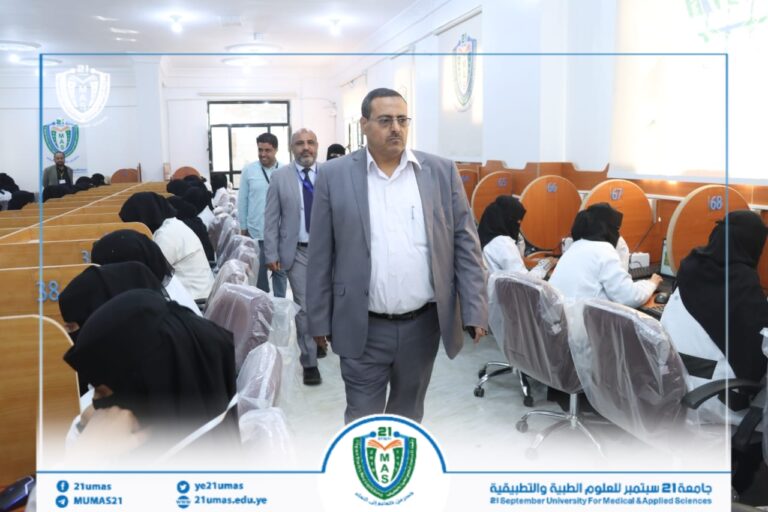 نائب رئيس الجامعة لشئون الطلاب الأستاذ الدكتور جميل مجلي, ومعه عميد عمادة البيئة وخدمة المجتمع الأستاذ الدكتور  منير الوصابي,  يطلع على سير اختبارات نهاية الفصل الدراسي الثاني للعام الجامعي 1447هـ في عدد من كليات الجامعة..