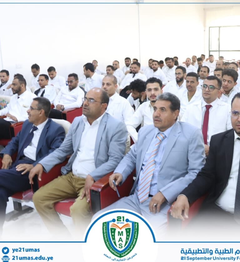 جانب من بروفات عرض بحوث التخرج لطلبة الدفعة  الرابعة -كلية الطب- بحضور نائب عميد الكلية لشؤون الطلاب الأستاذ الدكتور احمد مبارك ونائب عميد كلية العلوم الطبية التطبيقية الدكتور فضل شجاع الدين وعدد من رؤساء الأقسام العلمية…