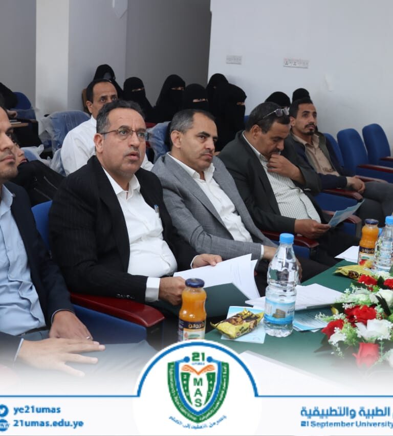 معالي رئيس الجامعة يحضر اليوم الثاني من مناقشات مشاريع وأبحاث تخرج الدفعة الأولى لتخصصي تكنولوجيا المعلومات والهندسة الطبية