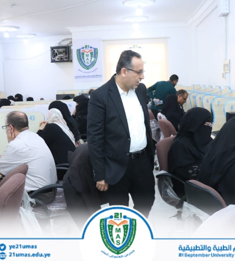 في إطار الزخم الكبير في الدورات والفعاليات الثقافية والعلمية النوعية خلال شهر رمضان المبارك بتوجيهات ومتابعة معالي رئيس الجامعة الأستاذ الدكتور مجاهد علي معصار ، تواصل دورة الحسابات البحثية (الهوية الرقمية) بحضور نواب رئيس الجامعة للشؤون الأكاديمية والطلاب والدراسات العليا والبحث العلمي الأستاذ الدكتور مطيع ابو عربج والأستاذ الدكتور جميل مجلي والأستاذ الدكتور سليم الرياشي..