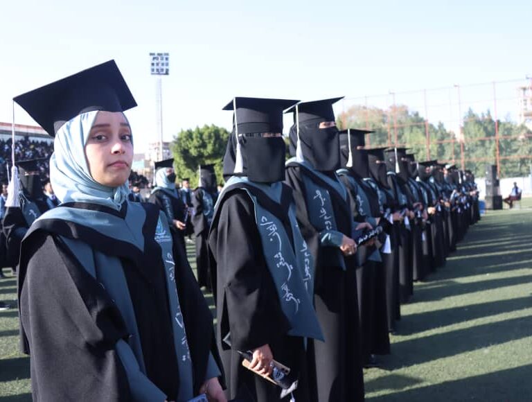 شاهد حفل تخرج الدفعة الثالثة كلية الطب جامعة 21 سبتمبر للعلوم الطبية والتطبيقية