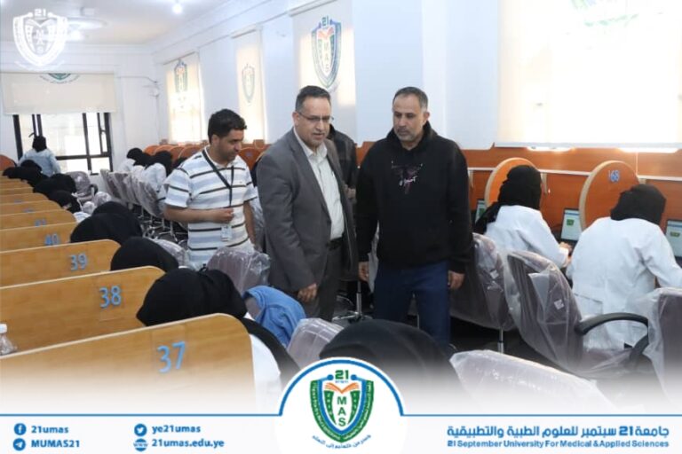 نائب رئيس الجامعة للشئون الأكاديمية الأستاذ الدكتور مطيع ابو عريج يطلع على سير اختبارات نهاية الفصل الدراسي الثاني للعام الجامعي 1447هـ في عدد من كليات الجامعة في مركز الاختبارات المؤتمتة.