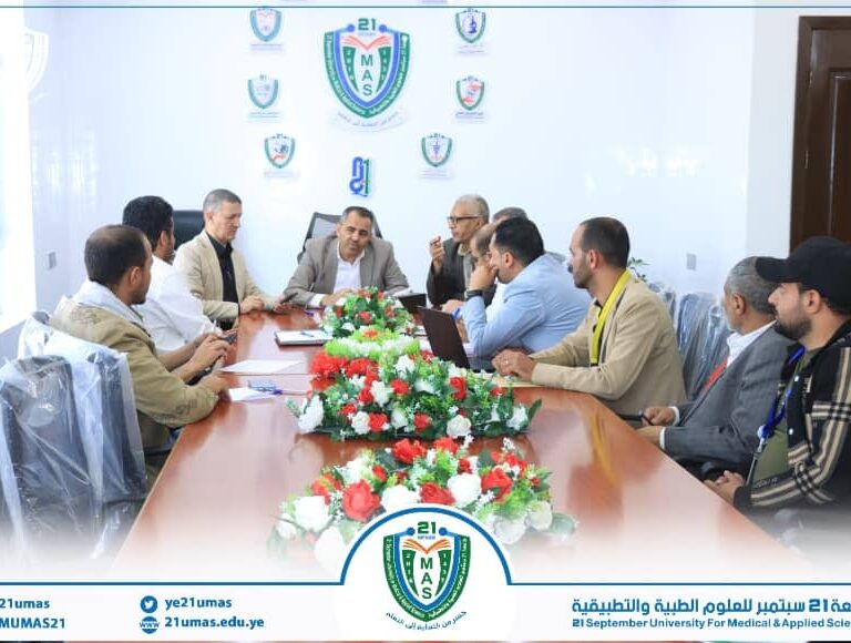 معالي رئيس الجامعة الأستاذ الدكتور مجاهد علي معصار يناقش مع نائبه للدراسات العليا والبحث العلمي الأستاذ الدكتور سليم الرياشي  ومساعد رئيس الجامعة لشؤون الجودة والأعتماد الأكاديمي الأستاذ عبد القاهر العسلي  اجتماعاً لفريق الجودة جملة من المواضيع المتعلقة بخطط وتعزيز الجودة والاعتماد الأكاديمي بالجامعة..