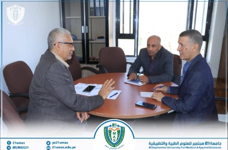 جانب من اجتماع ضم نائب رئيس الجامعة للدراسات العليا والبحث العلمي الأستاذ الدكتور سليم الرياشي ومساعد رئيس الجامعة لشؤون الجودة والإعتماد الأكاديمي الأستاذ عبد القاهر العسلي ومساعد نائب رئيس الجامعة للدراسات العليا والبحث العلمي الأستاذ الدكتور محمد الدروبي, لمناقشة الاستمرار في تحديث وتطوير الموقع الرسمي للجامعة وعلى وجه الخصوص صفحة الدراسات العليا والبحث العلمي….