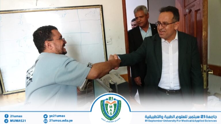 نائب رئيس الجامعة للشئون الأكاديمية الأستاذ الدكتور مطيع أبو عريج و أمين عام الجامعة الأستاذ عبد الكريم الأكحلي يتفقد سير العملية الإدارية و الانضباط الوظيفي خلال اليوم الثاني من الدوام الرسمي عقب إجازة عيد الفطر المبارك ١٤٤٧هـ.
