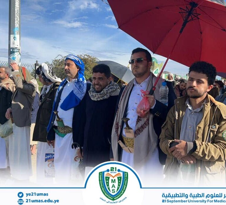 بمشاركة منتسبي جامعة 21 سبتمبر مسيرة مليونية بالعاصمة صنعاء تحت شعار “ثابتون مع فلسطين ولبنان وإيران.. وجاهزون لكل الخيارات”