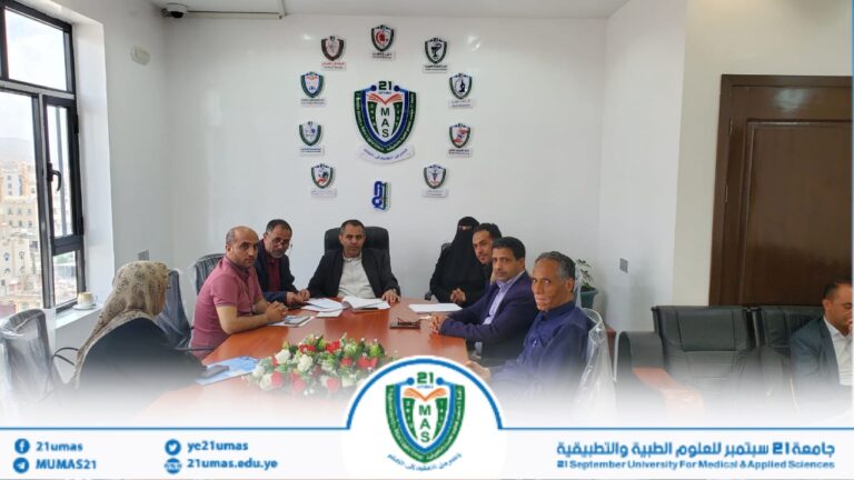 معالي رئيس الجامعة الأستاذ الدكتور مجاهد علي معصار يناقش مع اللجنة التحضيرية للمؤتمر الأول لكلية الطب المخبري – الثاني عشر للجامعة أبرز المستجدات المتعلقة بالتحضيرات الجارية للمؤتمر…
