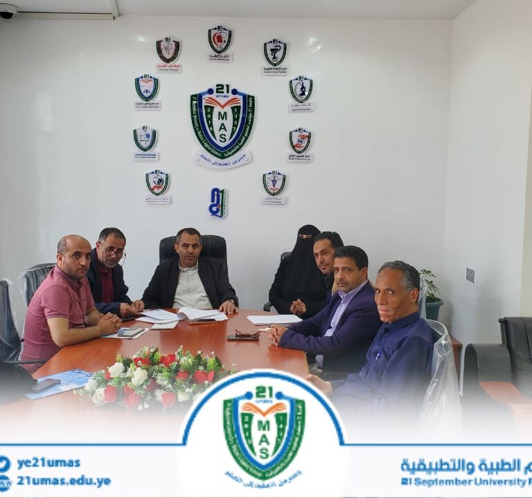 معالي رئيس الجامعة الأستاذ الدكتور مجاهد علي معصار يناقش مع اللجنة التحضيرية للمؤتمر الأول لكلية الطب المخبري – الثاني عشر للجامعة أبرز المستجدات المتعلقة بالتحضيرات الجارية للمؤتمر…