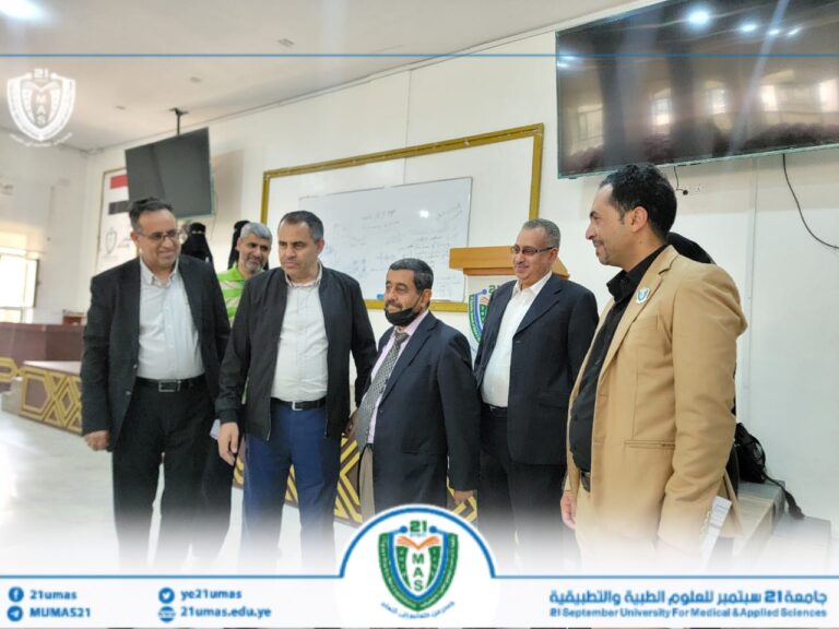 معالي رئيس الجامعة الأستاذ الدكتور مجاهد علي معصار يتفقد سير العملية التعليمية في كلية الطب. رافقه نائبه للشؤون الأكاديمية الأستاذ الدكتور  مطيع أبو عريج…