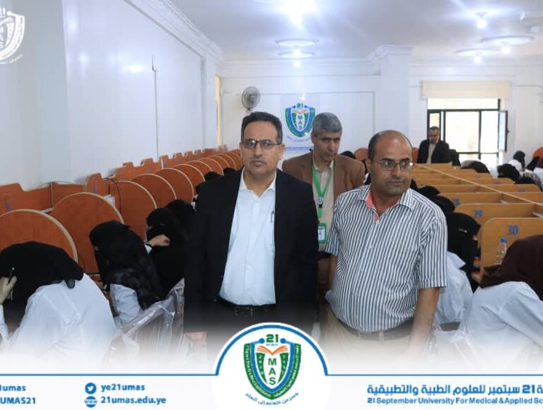 نائب رئيس الجامعة للشؤون الأكاديمية الأستاذ الدكتور مطيع أبو عريج يتفقد سير الاختبارات النهائية لطلبة الدفعة العاشرة في كلية الطب. رافقه خلال الزيارة نائبي عميد كلية الطب لشؤون الطلاب والدراسات العليا الأستاذ الدكتور أحمد مبارك والدكتور قاسم الناظري..