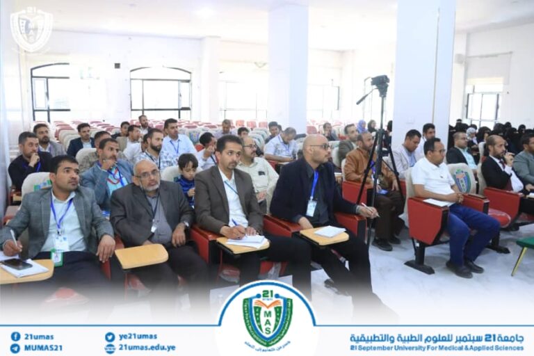 برعاية معالي رئيس الجامعة الأستاذ الدكتور مجاهد علي معصار وبإشراف نيابتي الشؤون الأكاديمية، والدراسات العليا والبحث العلمي وبحضور أمين عام الجامعة الأستاذ عبد الكريم الأكحلي, تواصل ورشة العمل التدريبية بعنوان:”كتابة الأوراق العلمية والنشر الدولي” والتي تنظمها كلية الهندسة والحاسوب وتستهدف أعضاء هيئة التدريس ومساعديهم، وطلاب الدراسات العليا بالجامعة .والتي يقدمها عميد كلية الهندسة والحاسوب الدكتور عبد الرحمن عبيد.