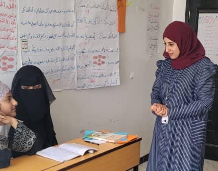 استمرار النزول الميداني للتعريف بجامعة 21 سبتمبر وتخصصاتها، امين عمادة البيئة تزور المركز الصيفي بمدرسة هيلانة للطالبات