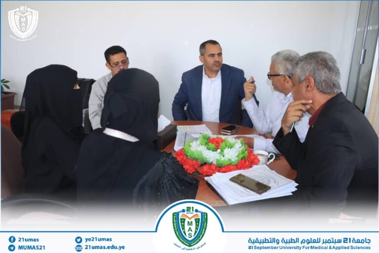 رئيس الجامعة يناقش مع مساعده لشئون الجودة والتصنيف سير عملية التطوير والتحديث المستمر للموقع الرسمي للجامعة