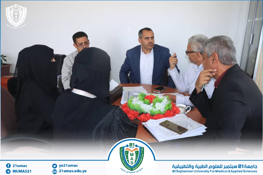 رئيس الجامعة يناقش مع مساعده لشئون الجودة والتصنيف سير عملية التطوير والتحديث المستمر للموقع الرسمي للجامعة