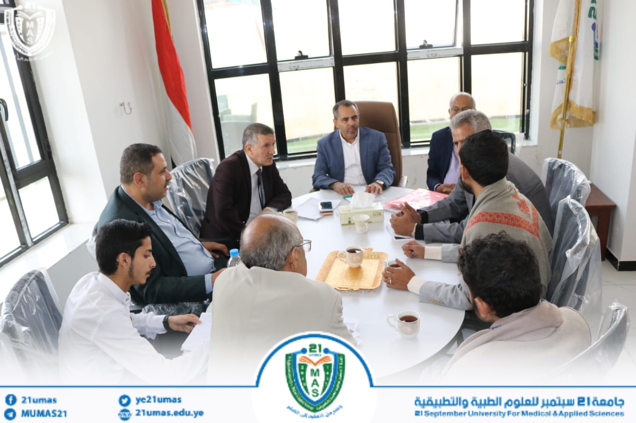 معالي رئيس الجامعة الأستاذ الدكتور مجاهد علي معصار يلتقي اليوم نائب رئيس وحدة التدخلات المركزية التنموية المهندس فارس الشماحي بحضور نائب رئيس الجامعة لشئون الدراسات العليا والبحث العلمي الأستاذ الدكتور سليم ناصر الرياشي و أمين عام الجامعة الأستاذ عبد الكريم الأكحلي ومدير عام الشئون المالية الأستاذ عبد الرزاق مطير ويناقش معه سبل التعاون والتنسيق المشترك.