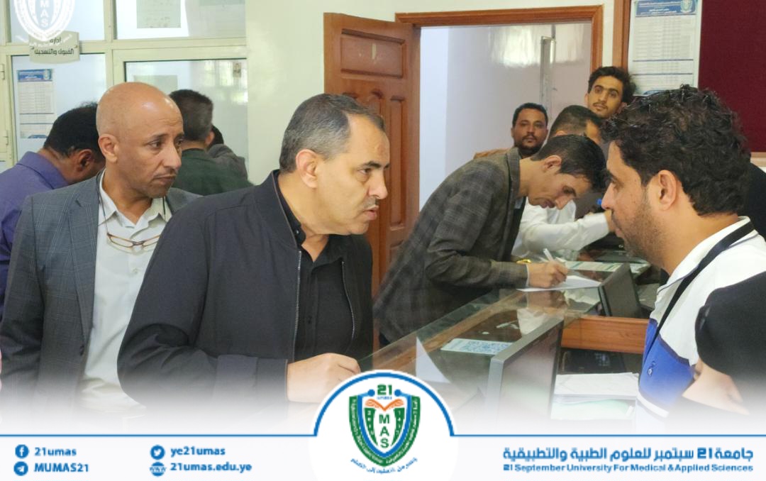 معالي رئيس الجامعة يتفقد سير عملية التسجيل والقبول ويطّلع على انتظام العمل الإداري في الكليات والمراكز
