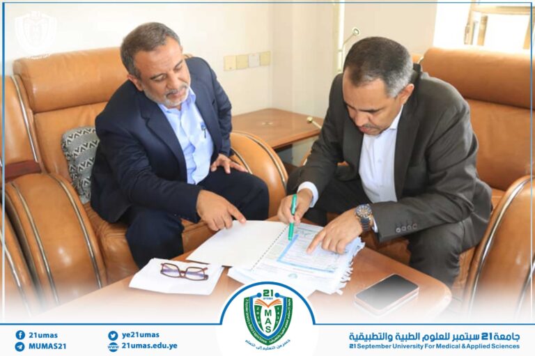 معالي رئيس الجامعة الأستاذ الدكتور مجاهد علي معصار رئيس الجامعة يلتقي بالأستاذ الدكتور / إبراهيم لقمان – وكيل وزارة التربية والتعليم والبحث العلمي – لقطاع التعليم العالي. وقد استمع الأخ الوكيل لعرض مفصل من قبل رئيس الجامعة عن سير عملية القبول والتسجيل  وايضا العملية التعليمية والأداء الأكاديمي في الجامعة…