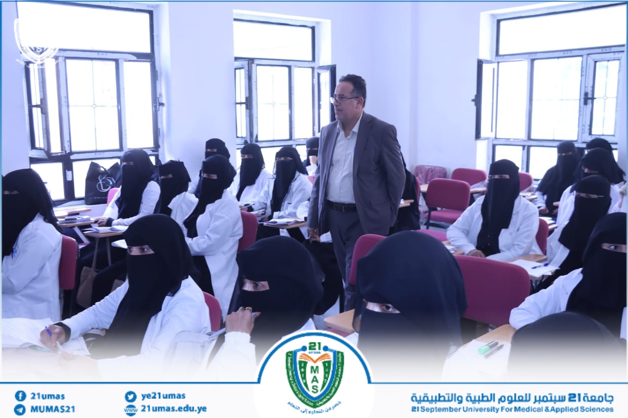 نائب رئيس الجامعة للشئون الأكاديمية الأستاذ الدكتور مطيع أبو عريج يتفقد سير العملية التعليمية في مبنى الجامعة بالخمسين