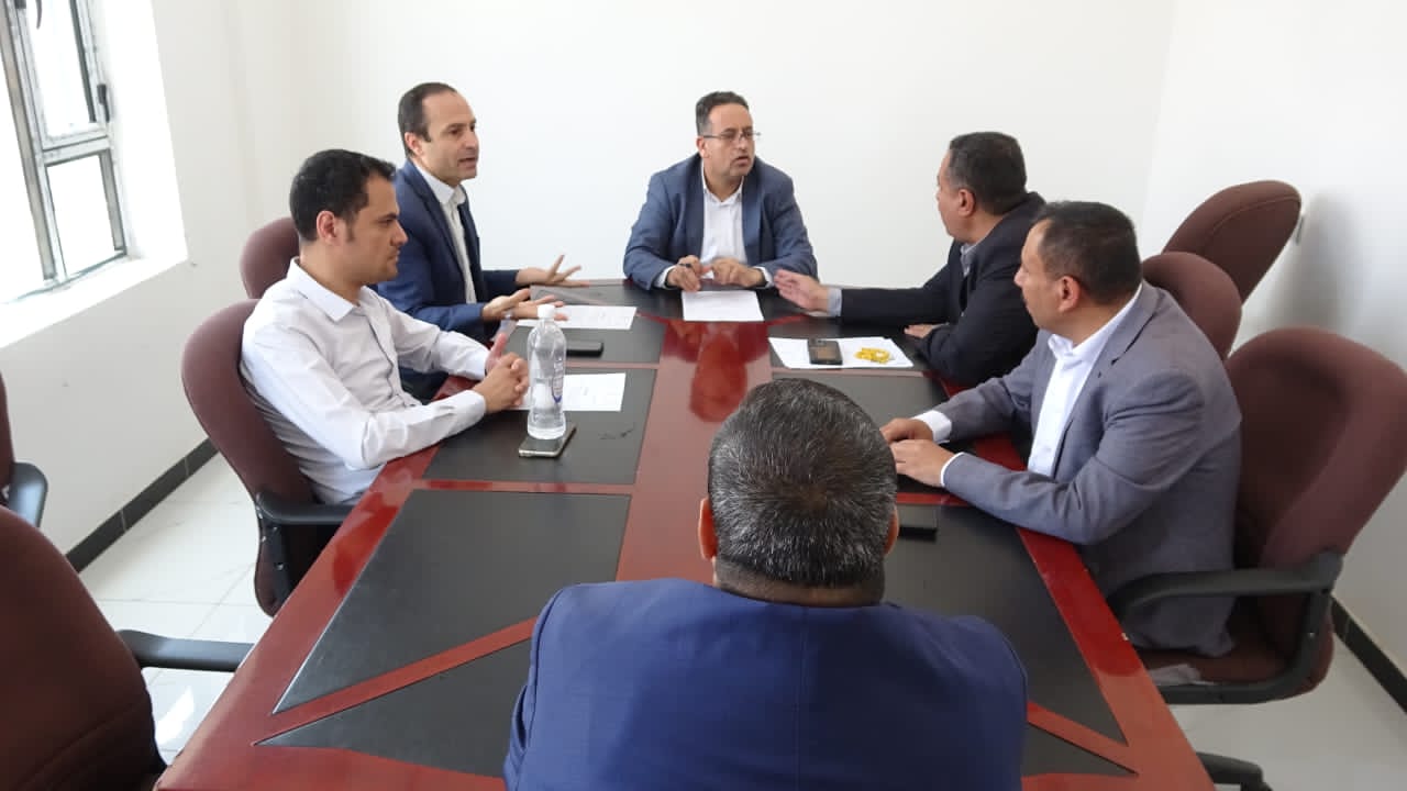 اجتماع برئاسة نائب رئيس الجامعة للشئون الأكاديمية الأستاذ الدكتور مطيع أبو عريج و بحضور نائب رئيس الجامعة لشئون الطلاب الأستاذ الدكتور جميل مجلي يناقش مع عدد من عمداء الكليات  التجهيزات والاستعدادات للعام الجامعي ١٤٤٨ھ…