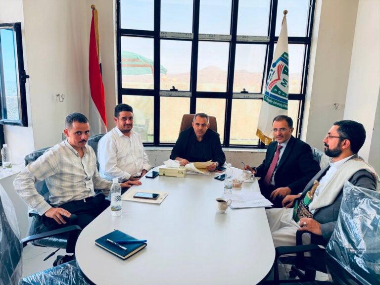 معالي رئيس الجامعة يبحث أوجه التعاون مع مركز تقنية المعلومات بوزارة التربية والتعليم والبحث العلمي