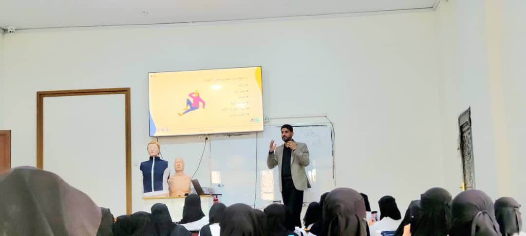 مركز التعليم المستمر بعمادة البيئة وخدمة المجتمع يدشن دورة تدريبية في الإسعافات الأولية