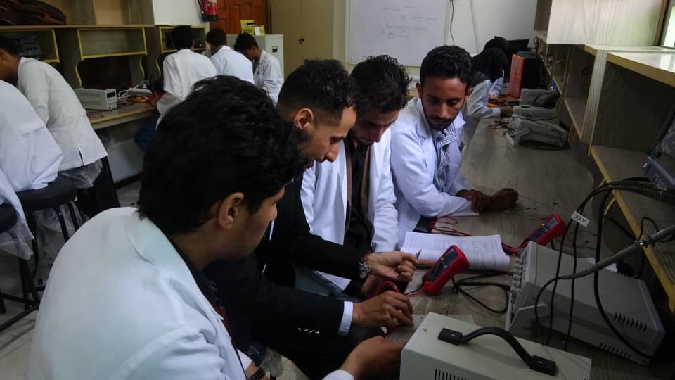 معامل كلية الهندسة والحاسوب
