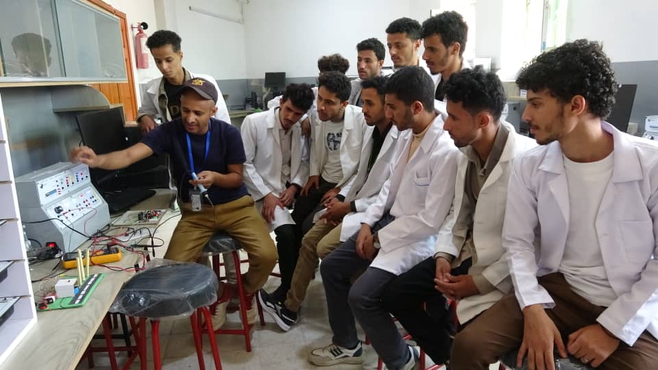 معامل كلية الهندسة والحاسوب