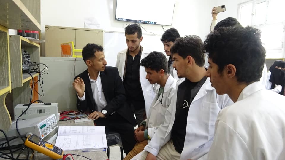 معامل كلية الهندسة والحاسوب