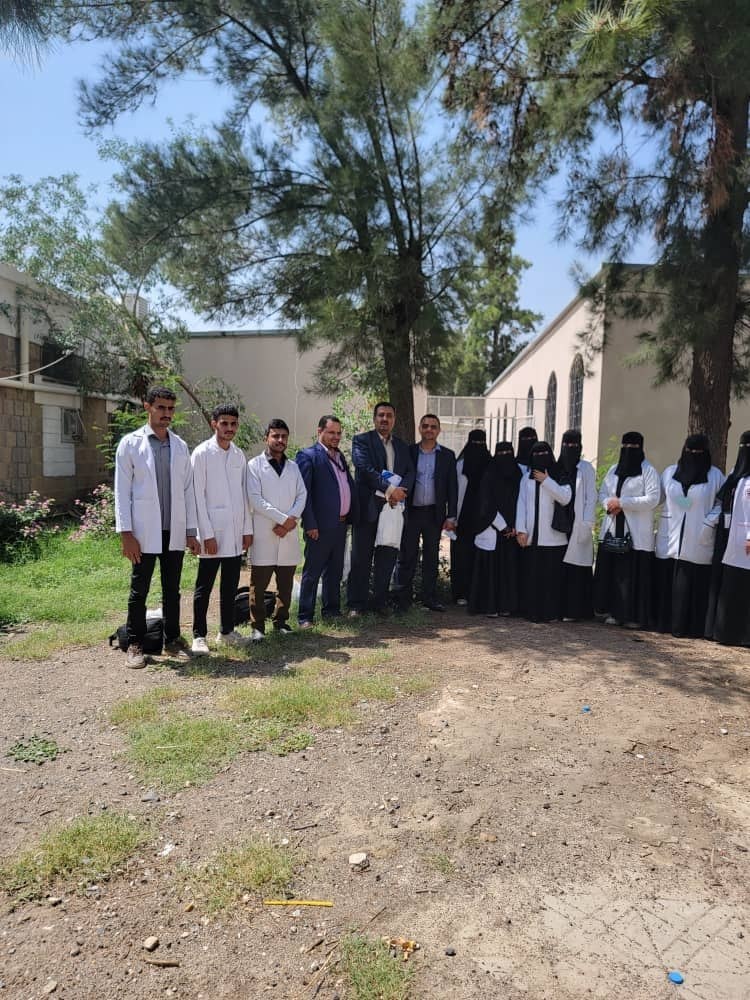 جانب من التدريب العملي لطلبة الإدارة الطبية